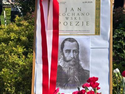 Narodowe Czytanie na rynku skarszewskim