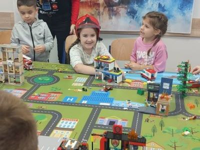 Uczymy ratować przez zabawę – wyjątkowe zajęcia dla klas pierwszych